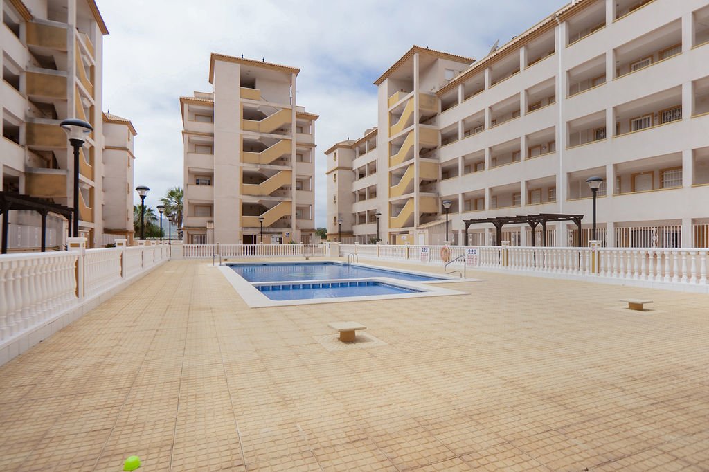Flat with garage on Calle Nicomedes Gómez — image 21